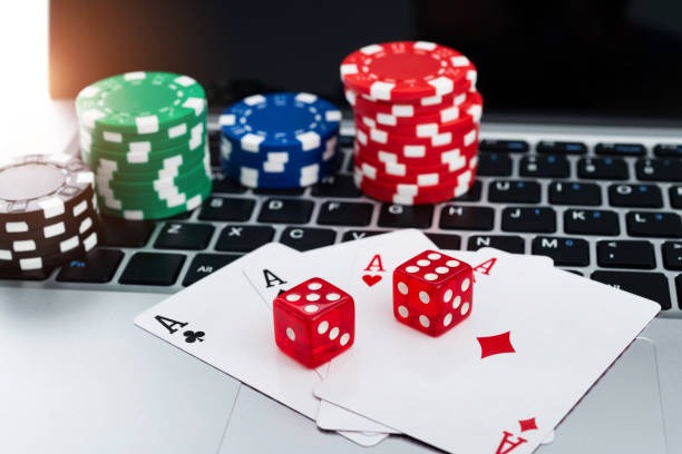 hometogel login Popular Games interface on mobile showing football, live dealer, slots, and esports tabs